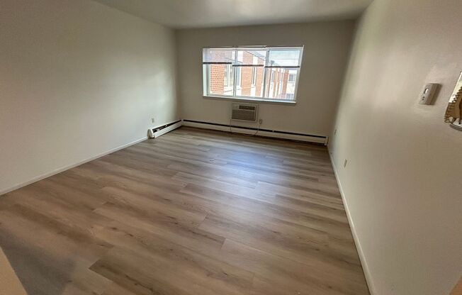1 bed, 1 bath, $995, Unit 342