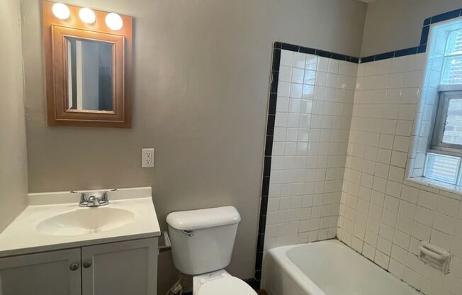 1 bed, 1 bath, $650, Unit Apt 3