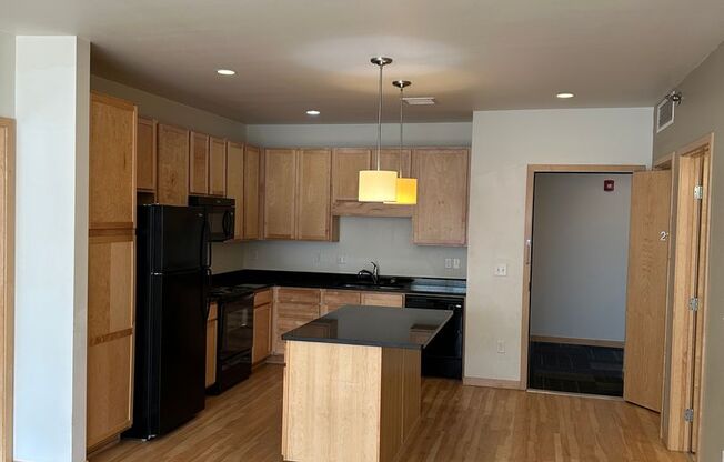 2 beds, 2 baths, 1,000 sqft, $1,250, Unit 214