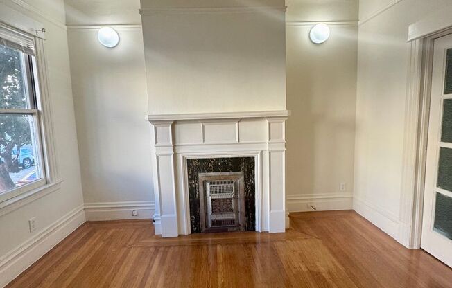 2055-2059 Larkin Street (745r)