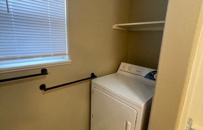 1 bed, 1 bath, 822 sqft, $1,395, Unit 910 H 105