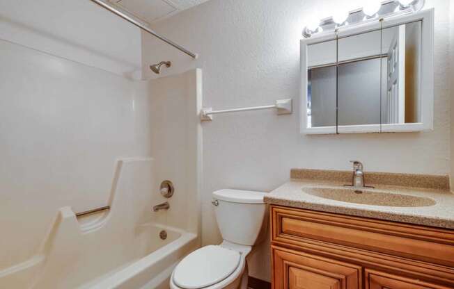 Silver Bell Apartments Bathroom