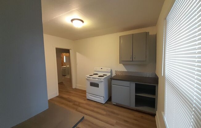 2 beds, 1 bath, $1,195