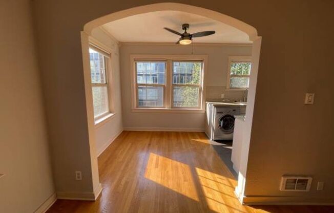 Queens Court Condo #310 - Top Floor Corner Unit - W/S/G included in rent!