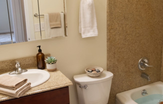 3 beds, 1 bath, $2,895, Unit R-412