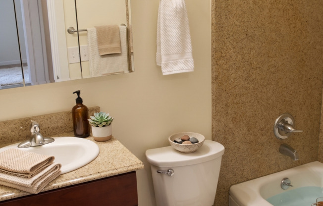 3 beds, 1 bath, $2,895, Unit R-412