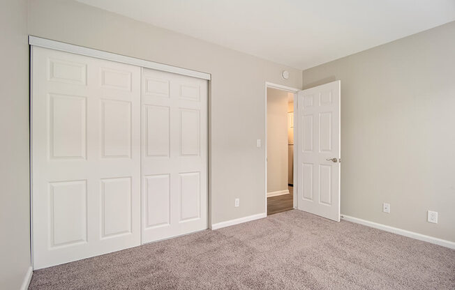 Entry For Living Room at St. Charles Oaks Apartments, Thousand Oaks, California