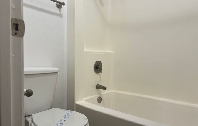 2 beds, 2 baths, 950 sqft, $2,890, Unit 1541O