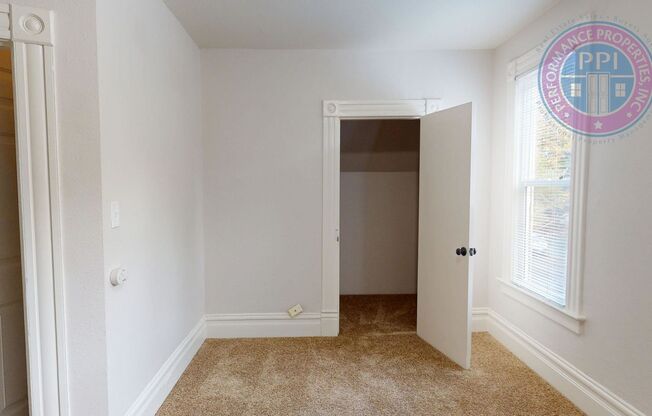 2 beds, 1 bath, 800 sqft, $1,645, Unit Upper