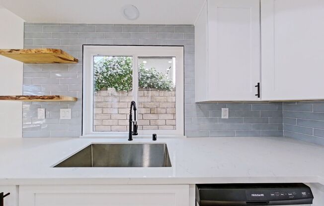 Beautifully remodeled 3 bed / 2.5 bathroom in Laguna Niguel