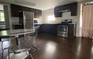 3 beds, 1 bath, $2,200, Unit Unit C