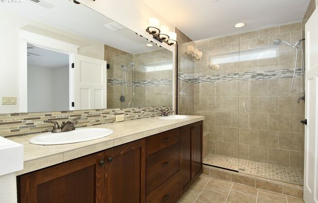 3 beds, 2.5 baths, $2,595