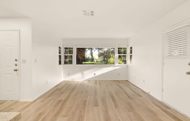 2 beds, 1 bath, 825 sqft, $1,595, Unit 048