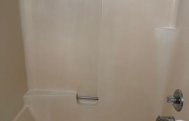 Studio, 1 bath, 650 sqft, $1,095, Unit 21