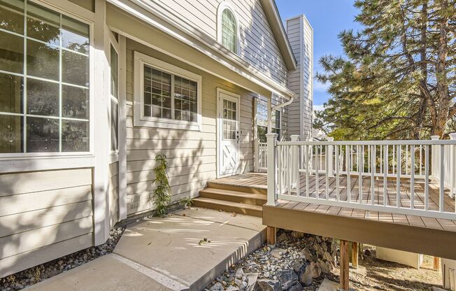 Beautiful Condo located in Club Terrace in Lone Tree, CO- Main floor Master- Move in Ready!