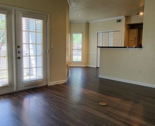 2 beds, 2 baths, 1,089 sqft, $1,875, Unit 207-u