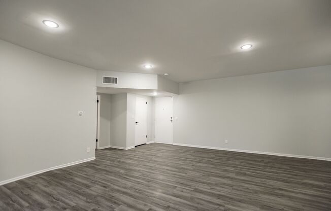 2 beds, 2 baths, 895 sqft, $3,298, Unit 300