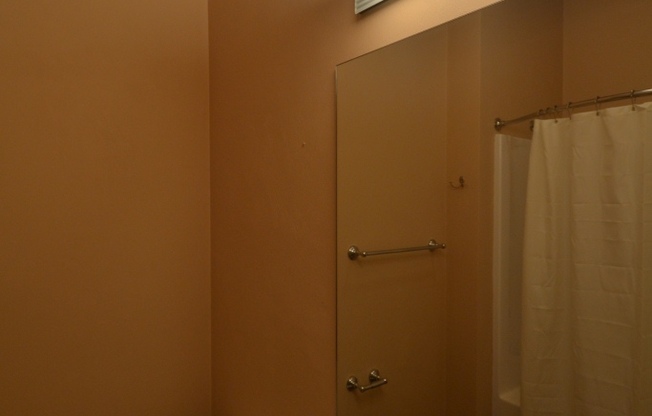 2 beds, 1.5 baths, 850 sqft, $1,700, Unit 30