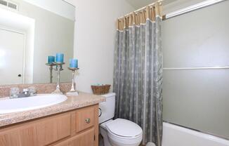 Palm Lakes provide modern bathrooms