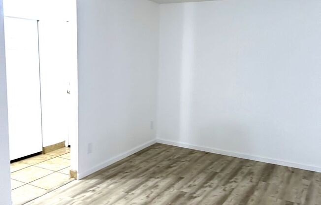 2 beds, 1 bath, 930 sqft, $1,950, Unit X1