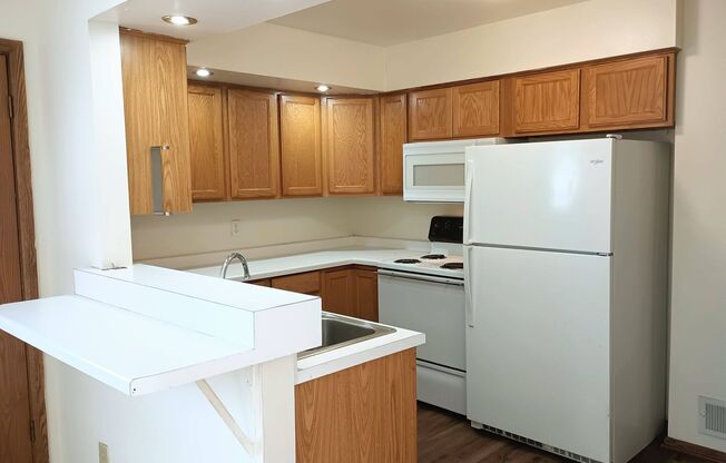 3 beds, 1.5 baths, 1,450 sqft, $2,099, Unit BH   d352