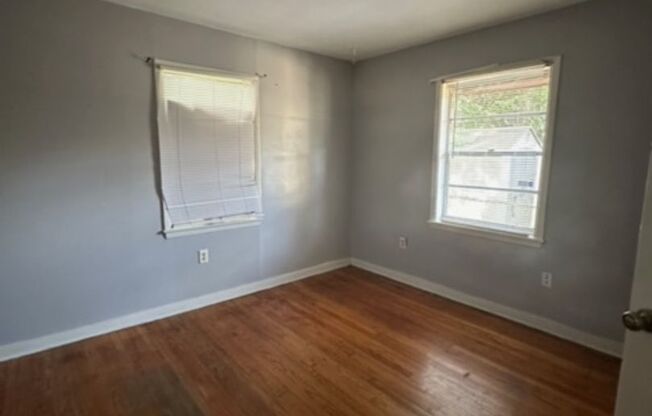 3 beds, 1 bath, $1,100