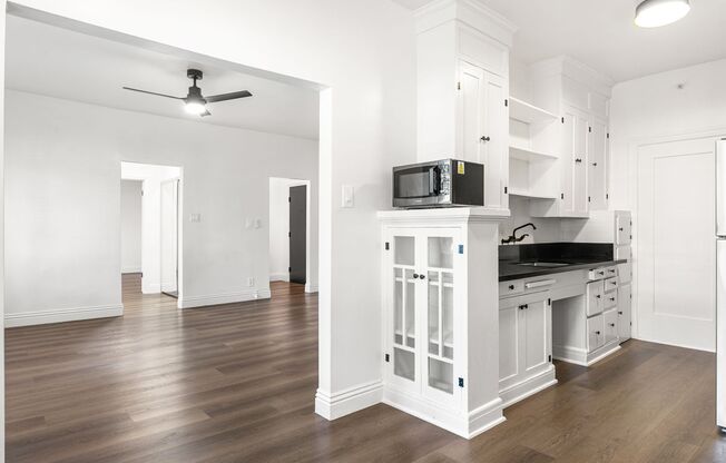 1 bed, 1 bath, 1,065 sqft, $2,300, Unit 305