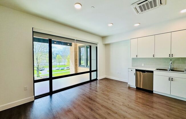 Studio, 1 bath, 346 sqft, $1,395, Unit 410-211