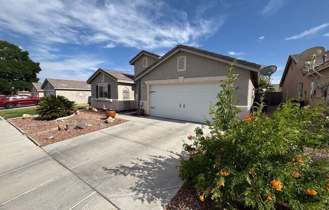 Gorgeous 3Bed/2Bath, 1-Story Home located in the NW part of the valley