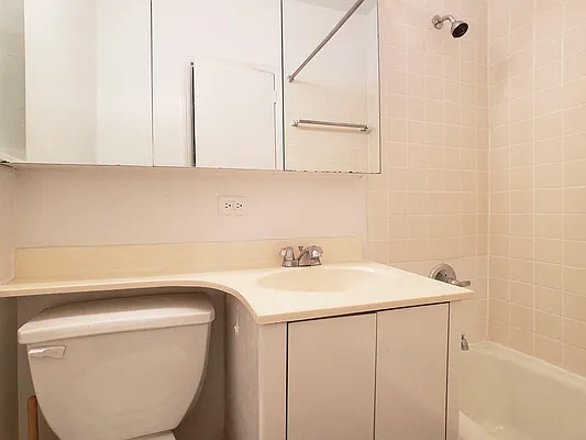 Studio, 1 bath, $2,595, Unit 3RW