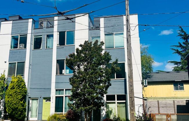 Modern 3-Bedroom Townhome with AC & Assigned Parking in Judkins Park / Central Area