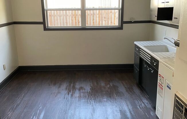 1 bed, 1 bath, 758 sqft, $900, Unit Apt 1