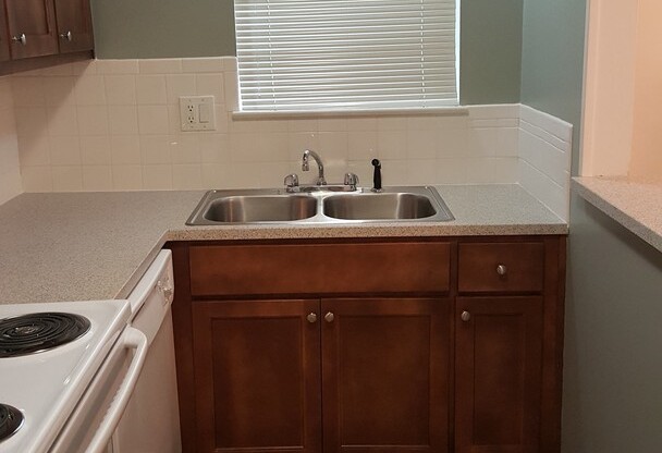 2 beds, 1 bath, 990 sqft, $1,165, Unit 3704