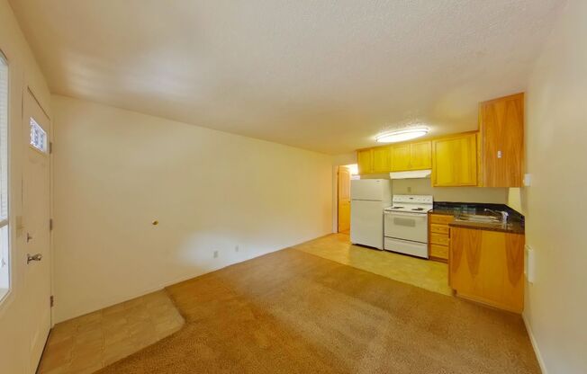 1 bed, 1 bath, $1,100, Unit 8