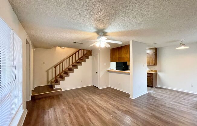 2 beds, 1.5 baths, 1,186 sqft, $975