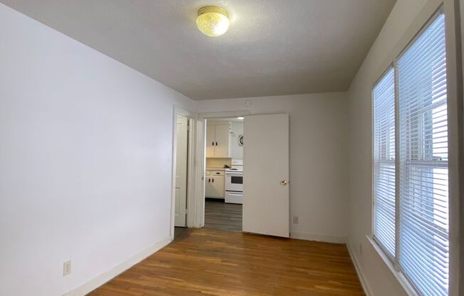 1 bed, 1 bath, $625, Unit Apt 2