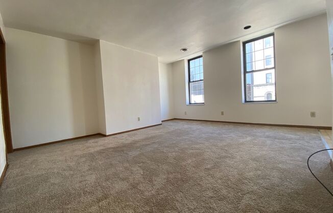 Spacious 1BR on Fifth Ave!! Ideal Oakland Location!!