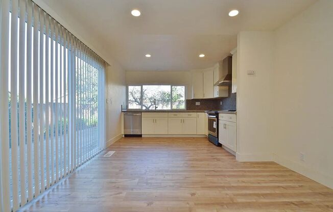 $4,200 / 4 BR - SPACIOUS HOME IN WARM SPRINGS WITH SCENIC HILL VIEWS