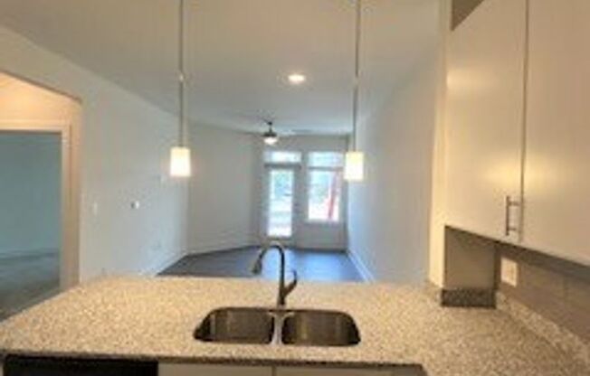 1 bed, 1 bath, 775 sqft, $1,748, Unit 00 - 424