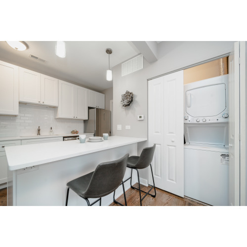 1838 W 21 PL