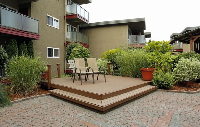 Live in the Heart of Downtown Bellevue – Commodore Apartments