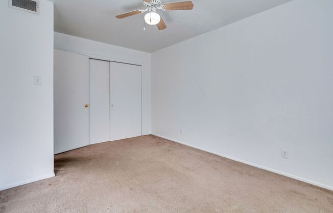 2 beds, 1 bath, 750 sqft, $875, Unit K713 - 307 - 205