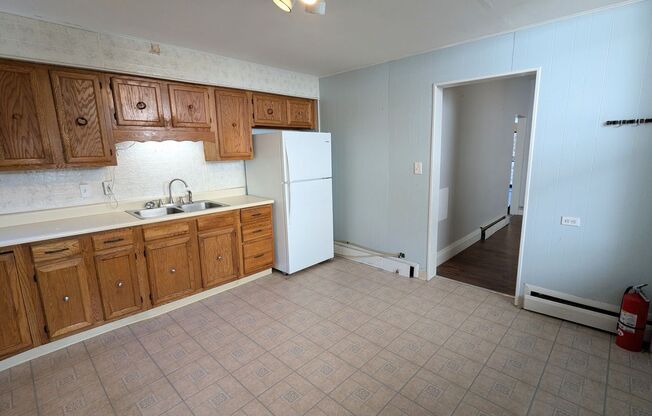 4 beds, 1 bath, $1,250