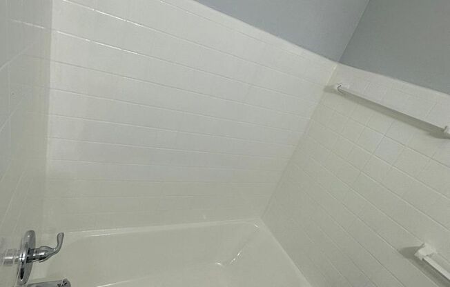 Studio, 1 bath, 600 sqft, $800