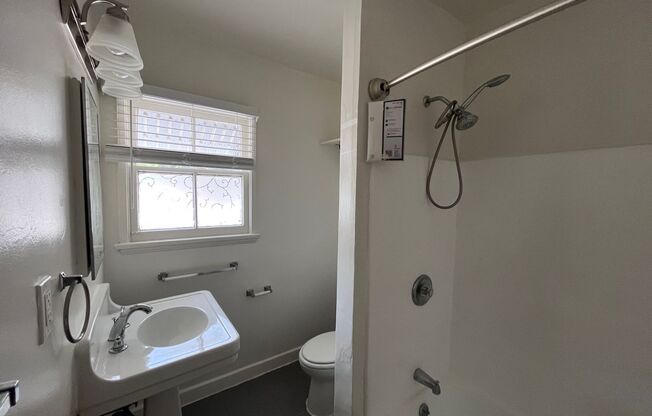 Studio, 1 bath, 450 sqft, $1,350, Unit 7