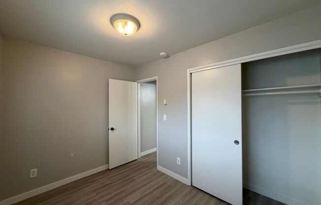 2 beds, 1 bath, 639 sqft, $1,299, Unit 11