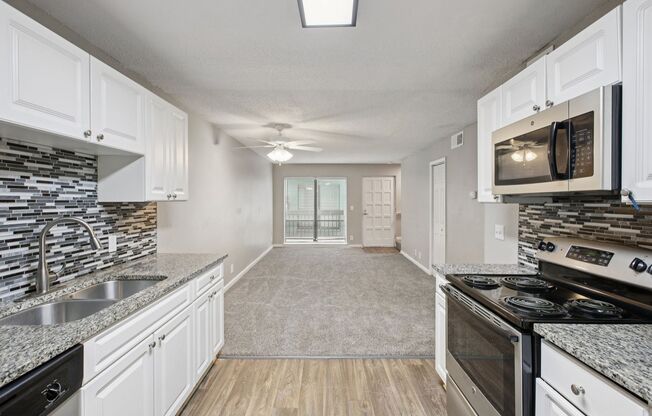 2 beds, 1.5 baths, 980 sqft, $1,425, Unit 972