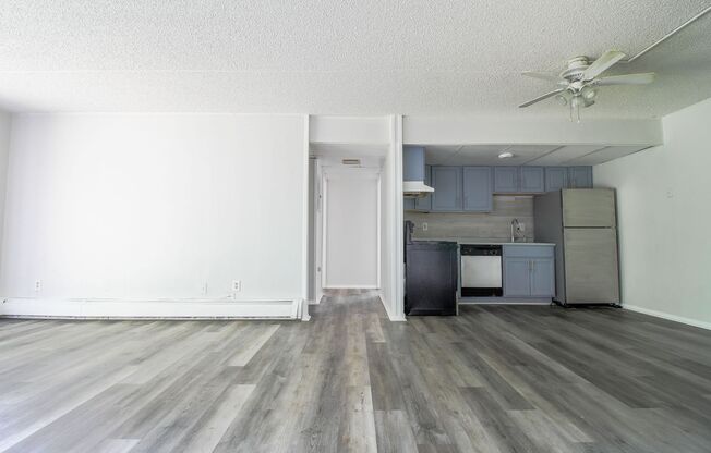 2 beds, 1 bath, $1,475, Unit 3S