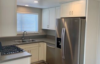 2 beds, 1 bath, $3,200, Unit 2