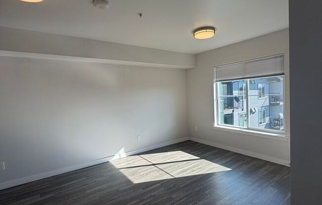 Studio, 1 bath, 501 sqft, $1,600, Unit Market Unit - Studio Apartment
